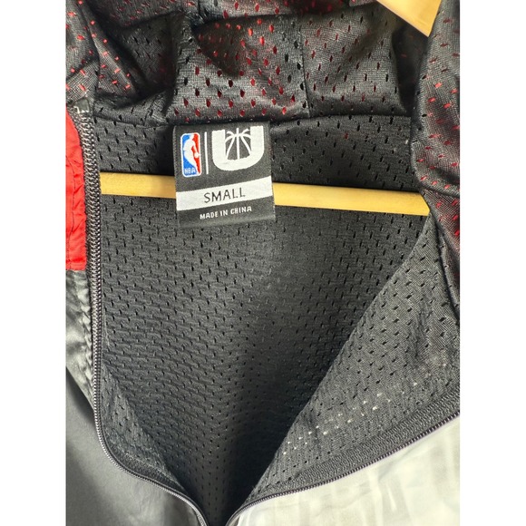 Chicago Bulls NBA Pullover Hooded Windbreaker Jacket Color Block Black Red White - Picture 11 of 12